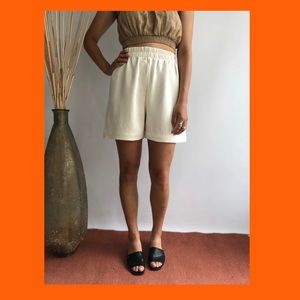 HARLY JAE AURA SHORTS CRÈME